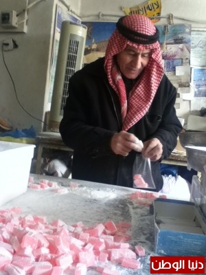 شاهد بالصور كيف ي صنع الحلقوم في أقدم مصنع بالخليل الحلقوم علاج وحلويات دنيا الوطن