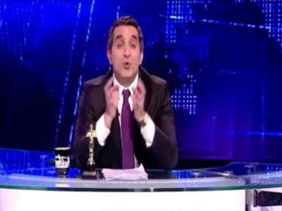 فيديو : باسم يوسف يضبط مرشد الإخوان أثناء تلقين مرسي