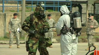 صور وفيديو: الجيش الأمريكي يتدرب في كوريا الجنوبية على مكافحة الاسلحة الكيميائية