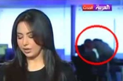 شاهد الفيديو:  يوتيوب يحذف فيديو "قبلة" العربية بطلب من القناة
