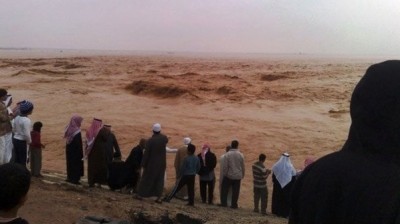 وفاة 14 شخصاً بأمطار الرياض وتحذيرات من اكتساح وادي الرمة