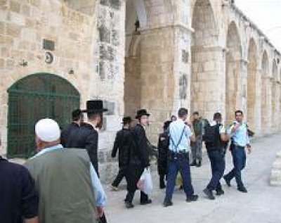 اسرائيل تعدل قانونا يسمح بتقسيم مواعيد الصلاة بين المسلمين واليهود في المسجد الاقصى