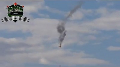 بالفيديو: الجيش الحر يسقط مروحية لنظام الأسد