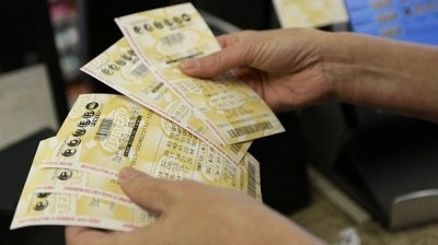 الجائزة ة 600 مليون دولار.. هوس على شراء اليانصيب في أمريكا
