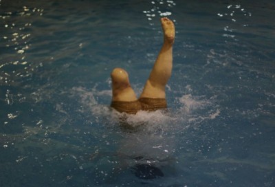 صور: تدريب سباحة لجرحى الحرب بغزة