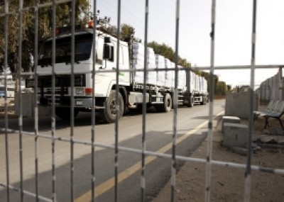 إدخال 620 شاحنة لغزة عبر كرم أبو سالم
