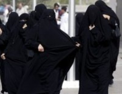 داعية سعودي يحرّم على المرأة المكيّف الهوائي كي لا تقع بالزنا