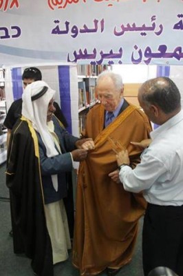 العروبة مع بيرس رئيس دولة اسرائيل