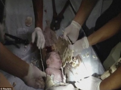 بعد أن ألقت طفلها بالمرحاض بعد ولادته بلحظات ... الأم : آسفة لم أقصد