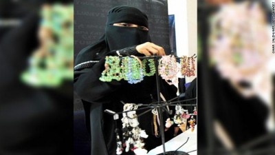 الداعية السعودي " الداوود " ينفي دعوته للتحرش بـ"الكاشيرات" السعودية