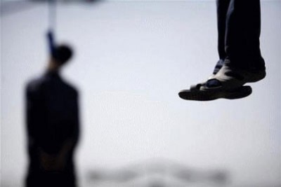 عامل ينتحر بسبب استمرار مرسى بالحكم