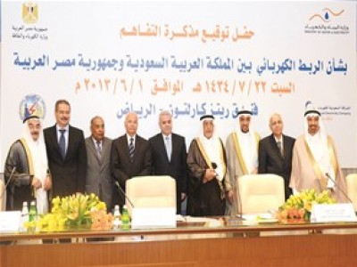 السعودية ومصر توقعان اتفاقاً " للربط الكهربائي " بكلفة 6 بلايين ريال