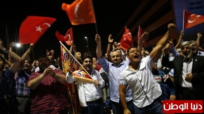 استقبال حافل لاردوغان في المطار وتقسيم تعج بالمتظاهرين وسط تحذيرات من تصاعد اعمال العنف