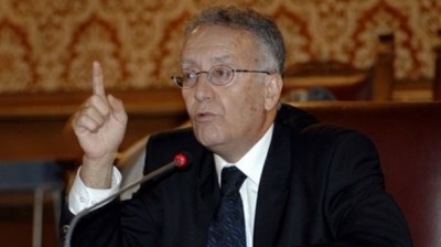 خبير قانوني يحذر من "ازدواجية" دستور تونس الجديد