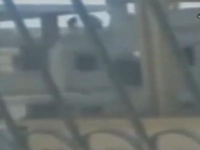 شبيحة الأسد يلقون بالأهالي من فوق أسطح المباني