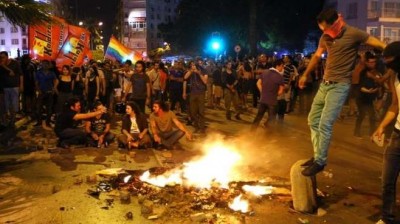 فيسبوك وتويتر يوثقون أخبار الاحتجاجات التركية بدقة
