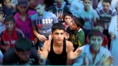بالفيديو : جماعات إسلامية متشددة تقتل طفلا أساء للنبي محمد بحلب