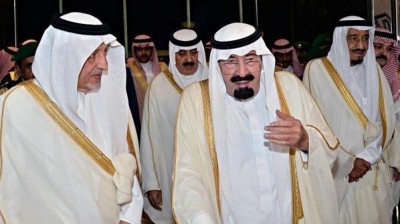 العاهل السعودي يقطع اجازته ليتابع تطورات الأزمة السورية