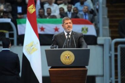 مرسي يشن هجوما على معارضيه ويتوعد "الواهمين الذين يتصورون أن بإمكانهم هدم الاستقرار"