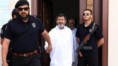الحكم ببراءة اثنين من مسؤولي القذافي مع بقاءهما بالسجن