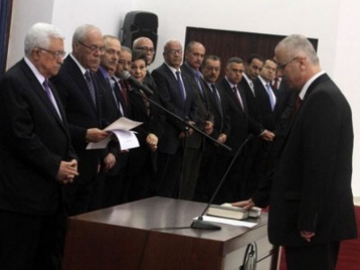 سقوط مدوّي للإعلام الرسمي .. ومستوزر صريح !