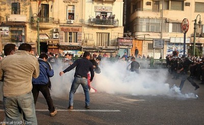 محتجين يطعنوا أربعة أعضاء قياديين في جماعة الإخوان المسلمين