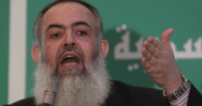 حازم أبو إسماعيل يهدد الفريق عبد الفتاح السيسى: سنحطم أكبر رأس فى البلد إذا تجرأ على الدستور