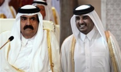 الملك السعودي مهنئاً أمير قطر الجديد: واثقون أنكم ستواصلون مسيرة والدكم