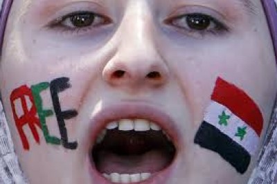 بالفيديو: أم نبيل تحمل في رأسها رصاصة قناص ومازالت للثورة تمضي في اسعاف الجرحى