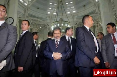 مرسي يصلي الجمعة في "دار الحرس الجمهوري" بشارع صلاح سالم بدلا من التجمع الخامس نظرا لتصاعد الاحداث