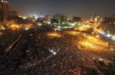 إغلاق مداخل التحرير لتزايد أعداد المتظاهرين