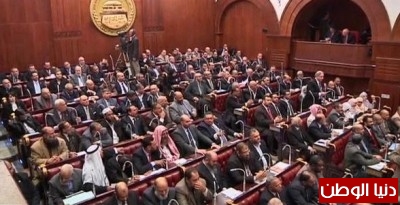 استقالة 22 نائبا من مجلس "الشورى" بمصر دعما لحملة تمرد وجبهة الانقاذ توزع الكتاب الاسود الذي يتضمن اخفاقات مرسي في الحكم