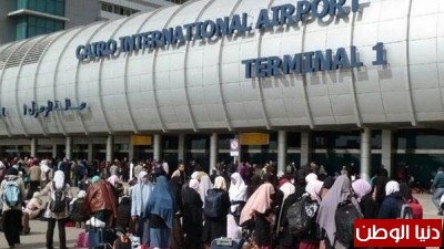 بسبب توتر الاوضاع الامارات دعت رعاياها الى مغادرة مصر واسرائيل اوقفت كافة رحلاتها الى القاهرة وشرم الشيخ