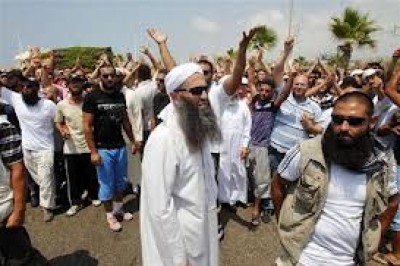 هيئة العلماء في لبنان تهدد بعصيان مدني في مناطق السنة