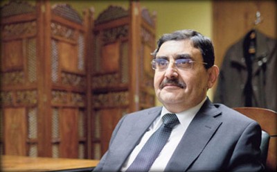 مساعد مرسي في خطاب وجهه للإعلام الغربي:المعتصمون في التحرير "مجرمين" قتلوا مصورا واغتصبوا 7 فتيات