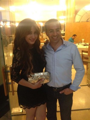 بالصور:فرح يوسف تلبي دعوة أنابيلا هلال للعشاء بفستان قصير جدا