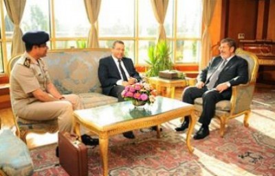 تسريب جزء من لقاء السيسي مع مرسي و يقول عقب البيان : مهزوز ليه .. شاهد رد مرسي