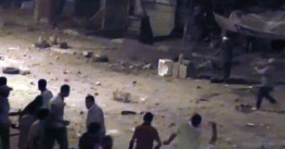 فيديو .. لحظة اقتحام الداخلية المصرية لتظاهرات "جامعة القاهرة"