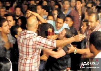 بالفيديو.. تعرض فتاة للتحرش وسط ميدان التحرير بالقاهرة