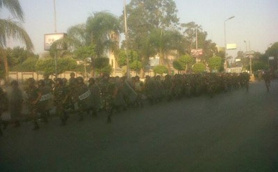 بالصور .. الجيش المصري ينشر قواته فى شوارع القاهرة