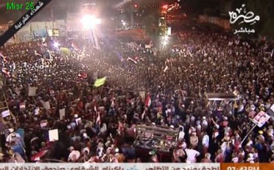 متظاهرو رابعة "مؤيدو الرئيس مرسي" يطلقون النار باتجاه قوات الجيش