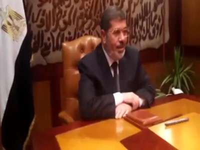 الرئيس المصري المعزول يبث كلمة للمواطنين عبر موقع اليوتيوب والموقع يزيل الفيديو