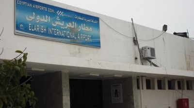 مقتل 6 من الشرطة والجيش في شمال سيناء وطائرات مروحية تقصف إحدى السيارات التي هاجمت مطار العريش