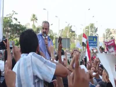 القيادي بالاخوان البلتاجي من أمام الحرس الجمهوري : لن نرحل أحياء من دون الرئيس مرسي .. فيديو