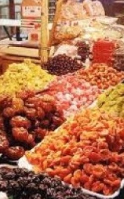 الإمارات تنضم إلى «جينيس» بأطول مائدة إفطار