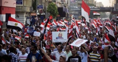 مسيرات حاشدة في مصر بين الزحف على رابعة ولم الشمل والمطالبة بالوحدة الوطنية في التحرير