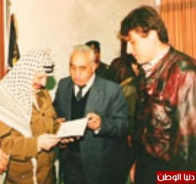 انت وعلمك تحت جزمتي هذه