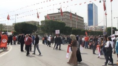الشارع التونسي يشهد حراكاً ثقافياً كبيراً وحركة استثنائية في شارع الحبيب بورقيبة حتى مطلع الفجر