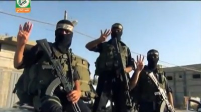 بالفيديو: عرض "للقسام" بشعارات الإخوان ورابعة