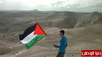 الفلسطيني محمد القاضي ينوي رفع العلم الفلسطيني في كل دول العالم